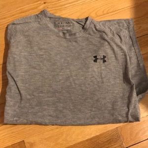 Under Armor t-shirt (loose heatgear)